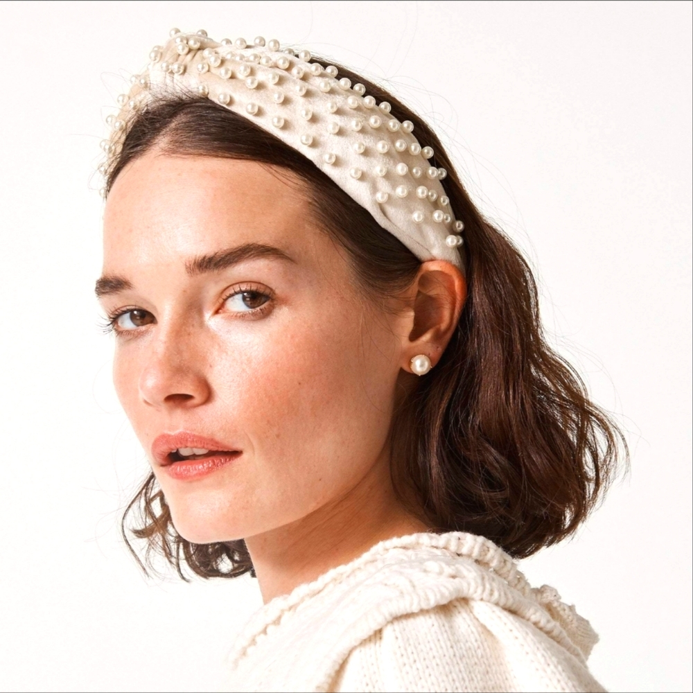 LELE SADOUGHI KNOTTED PEARL VELVET HEADBAND - IVORY